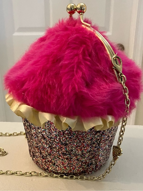 Betsey Johnson Handbags - Betsey Johnson cupcake crossbody purse
